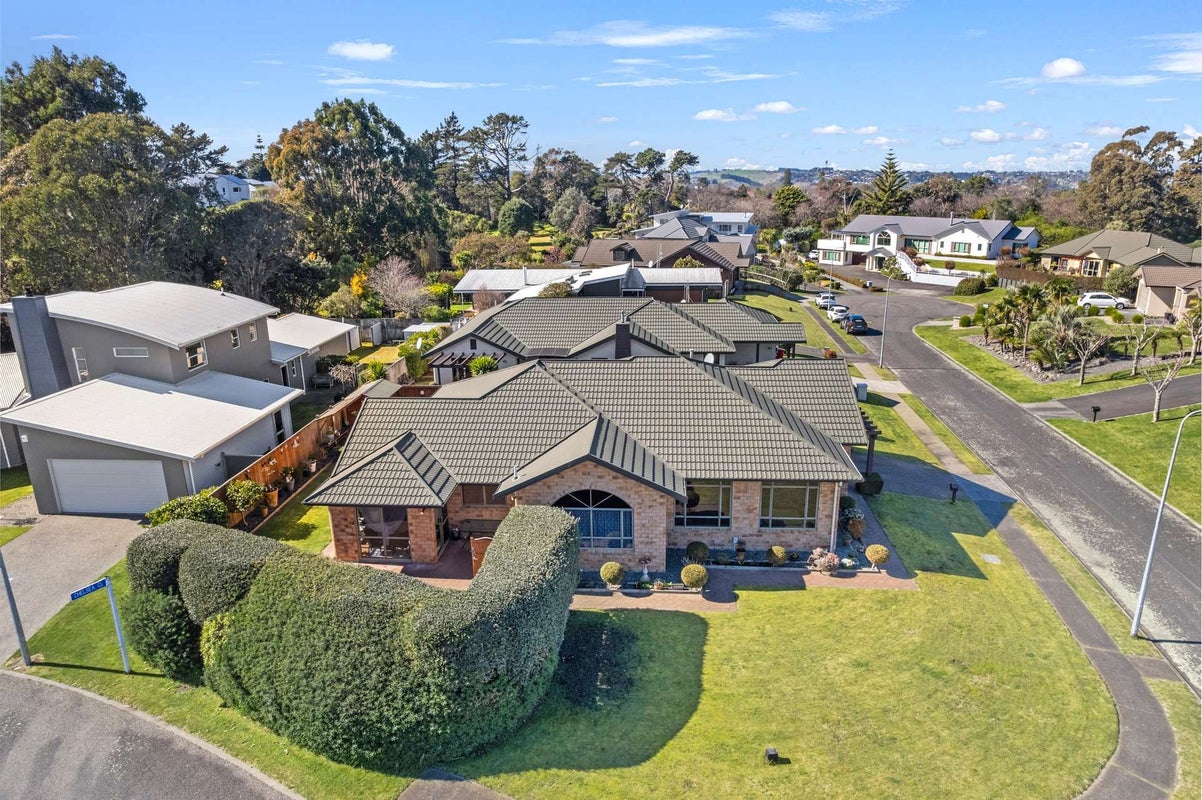 1 Suffolk Drive, Otamatea, Whanganui - Carousel 1