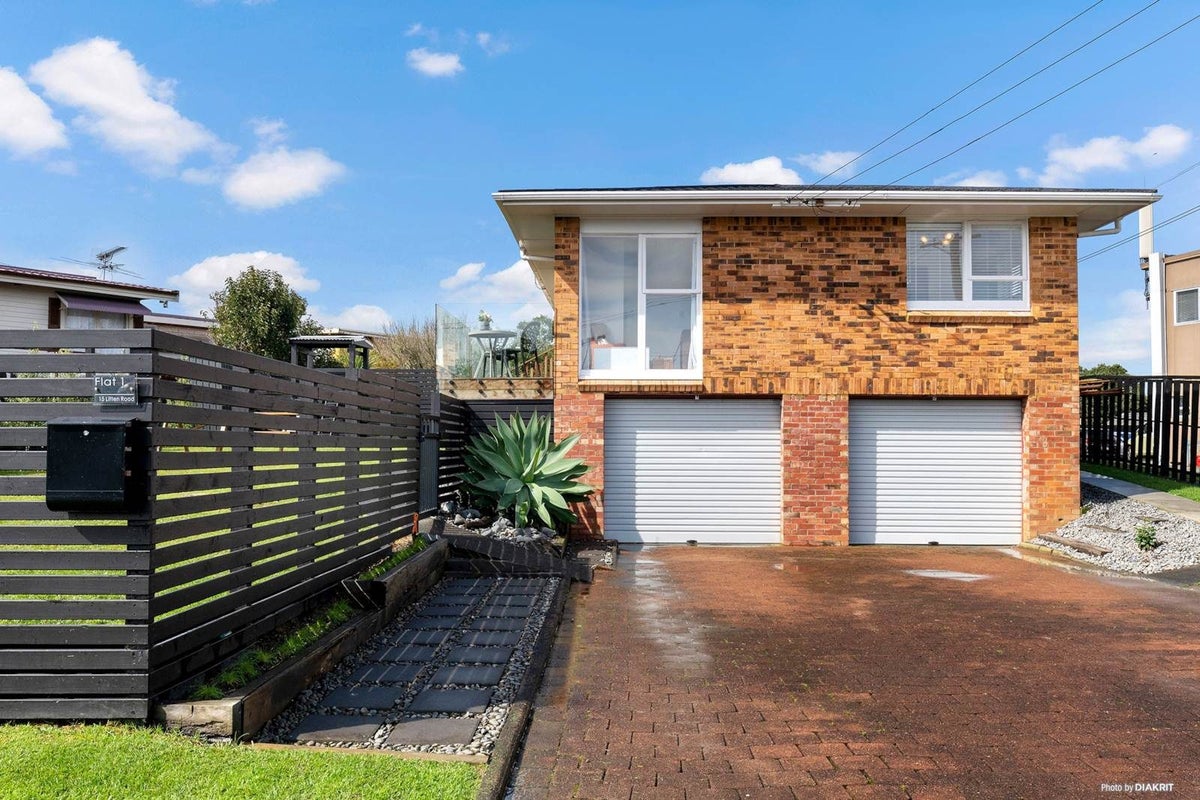 1/15 Litten Road, Cockle Bay, Auckland - Carousel 2