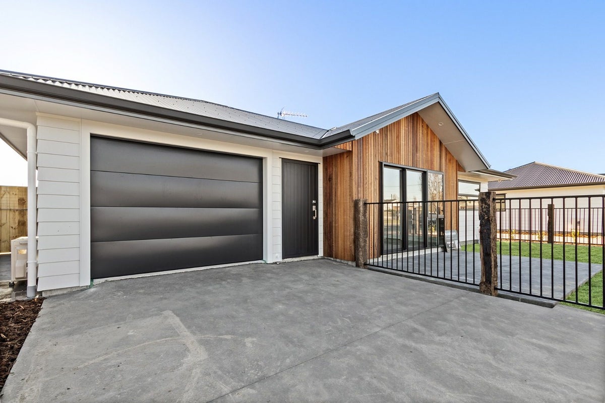 1/6 Cotton Street, St Andrews, Hamilton - Carousel 1