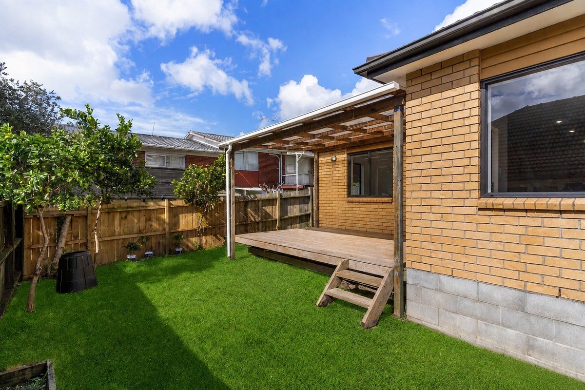 1/44 Miro Street, New Lynn, Auckland - Carousel 15