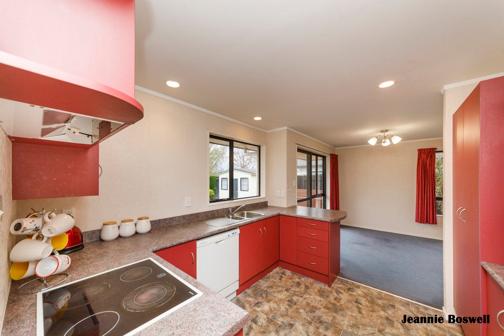20 Aspen Way, Kelvin Grove, Palmerston North - Carousel 2