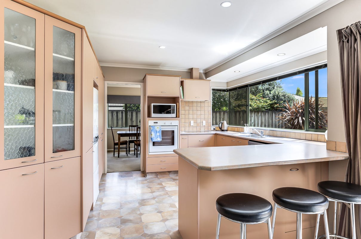 20 Admiral Crescent, Flagstaff, Hamilton - Carousel 2