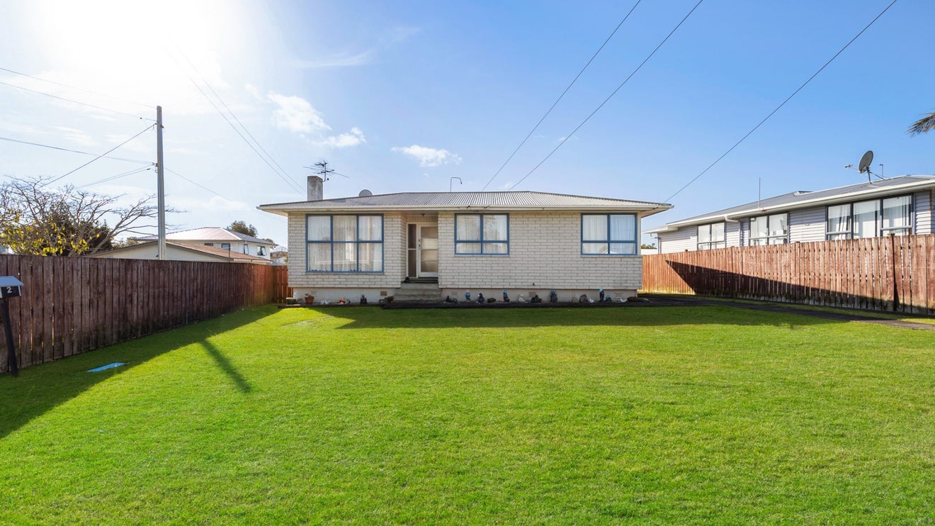 25 Olive Crescent, Papatoetoe, Auckland - Carousel 1