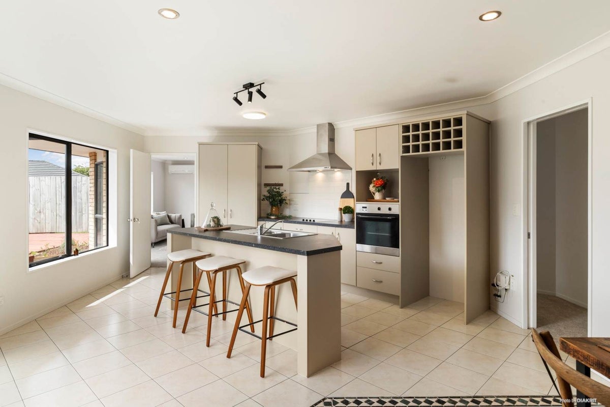 13 ERNEST SHACKLETON PL, Waiuku, Auckland - Carousel 2