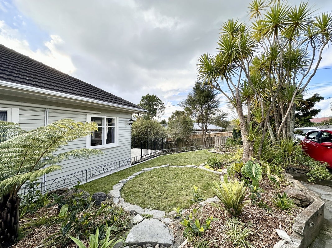 67A Woodglen Road, Glen Eden, Auckland - Carousel 23