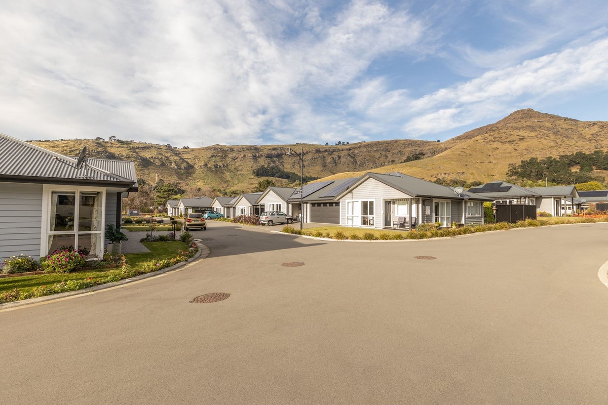 21/64 Port Hills Road, Heathcote Valley, Christchurch - Carousel 19