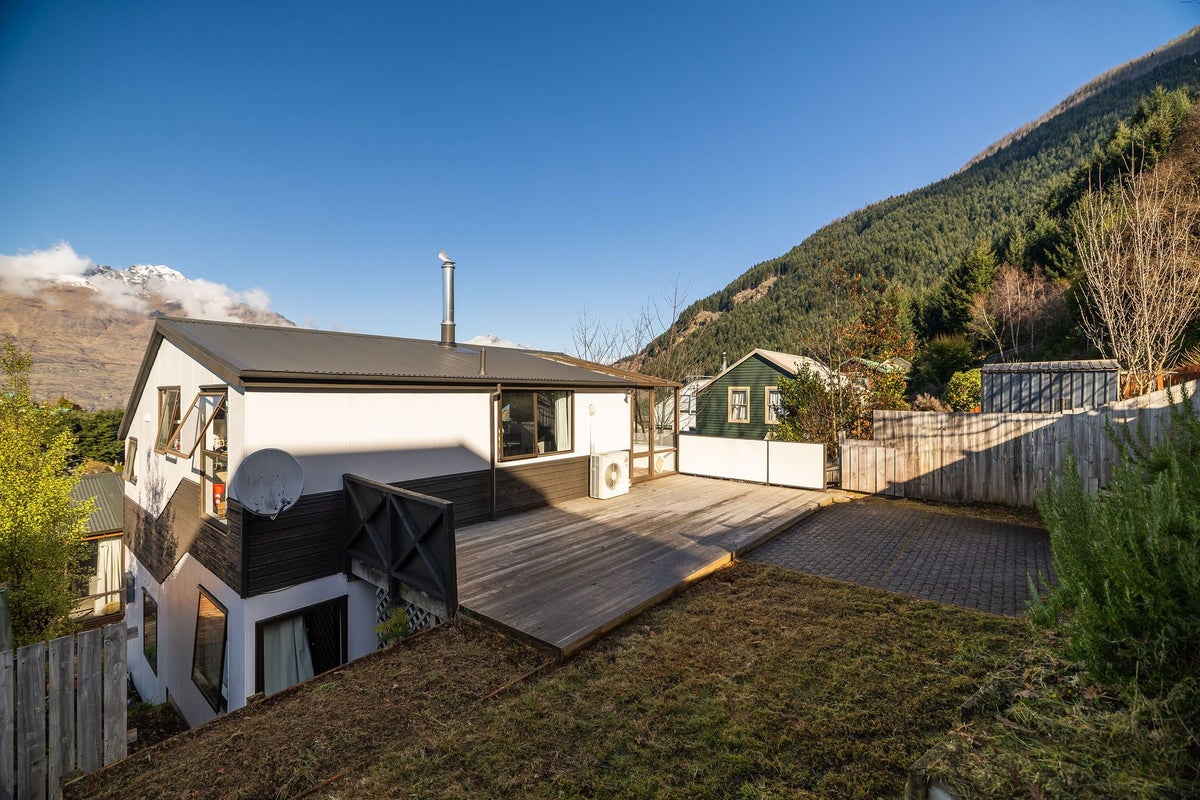 9B Dart Place, Fernhill, Queenstown - Carousel 2