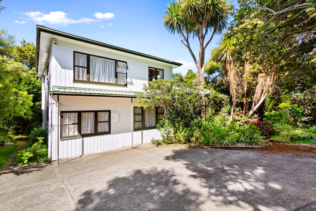 10A Bloomfield Terrace, Hutt Central, Lower Hutt - Carousel 1