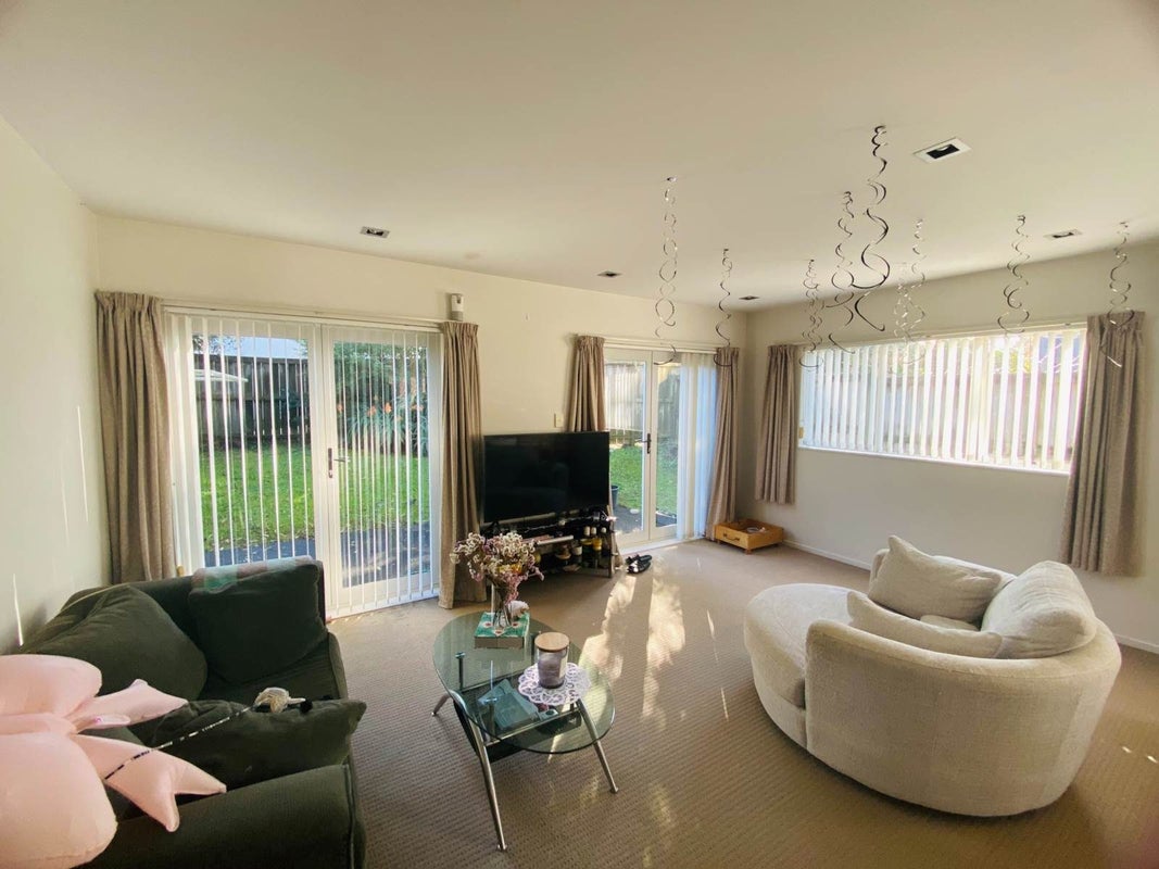 21 Pecan Place, Avondale, Auckland - Carousel 2