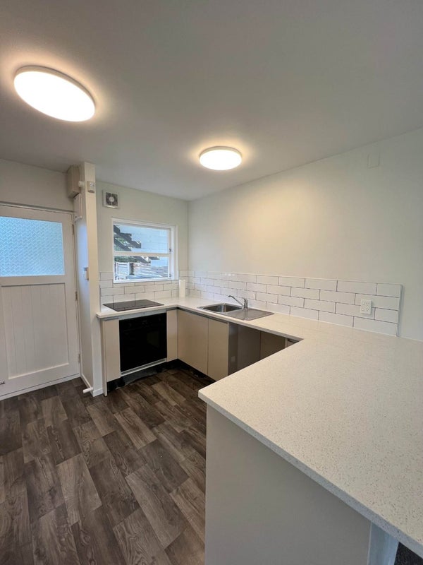 2/2 Mountain View Road, Western Springs, Auckland - Carousel 7