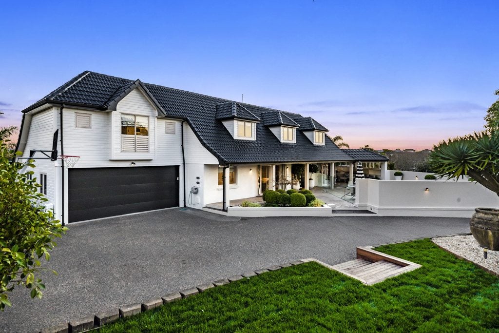25 Pyatt Crescent, Saint Johns, Auckland - Carousel 2