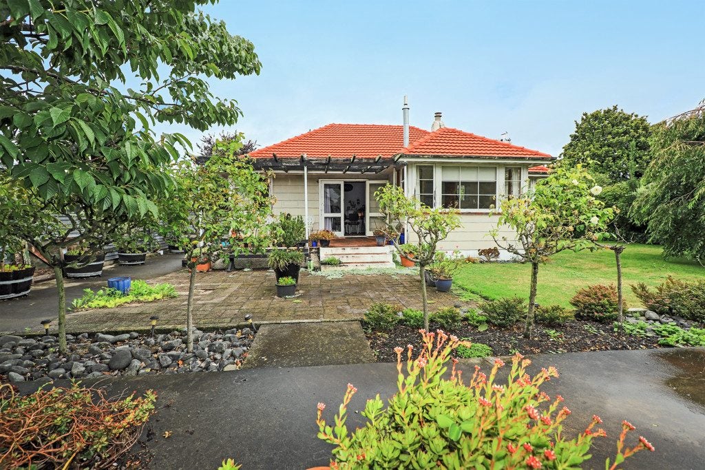 1106 Cunningham Crescent, Mayfair, Hastings - Carousel 1