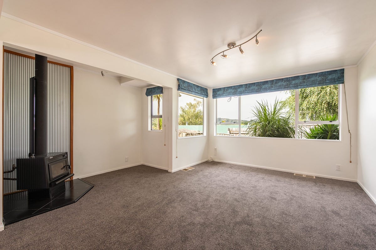 37 Brightwater Crescent, Totara Park, Upper Hutt - Carousel 2