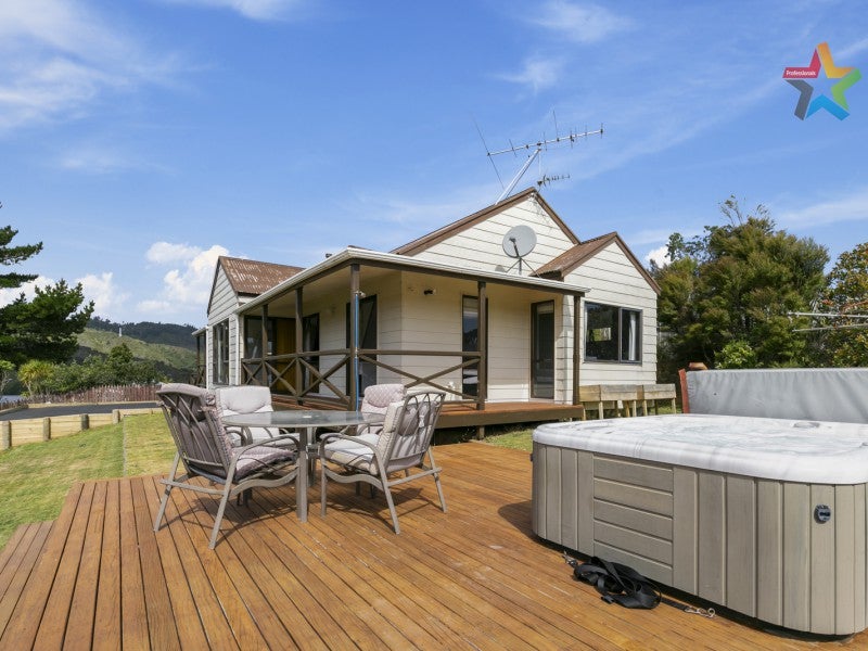 136 Holborn Drive, Stokes Valley, Lower Hutt - Carousel 1