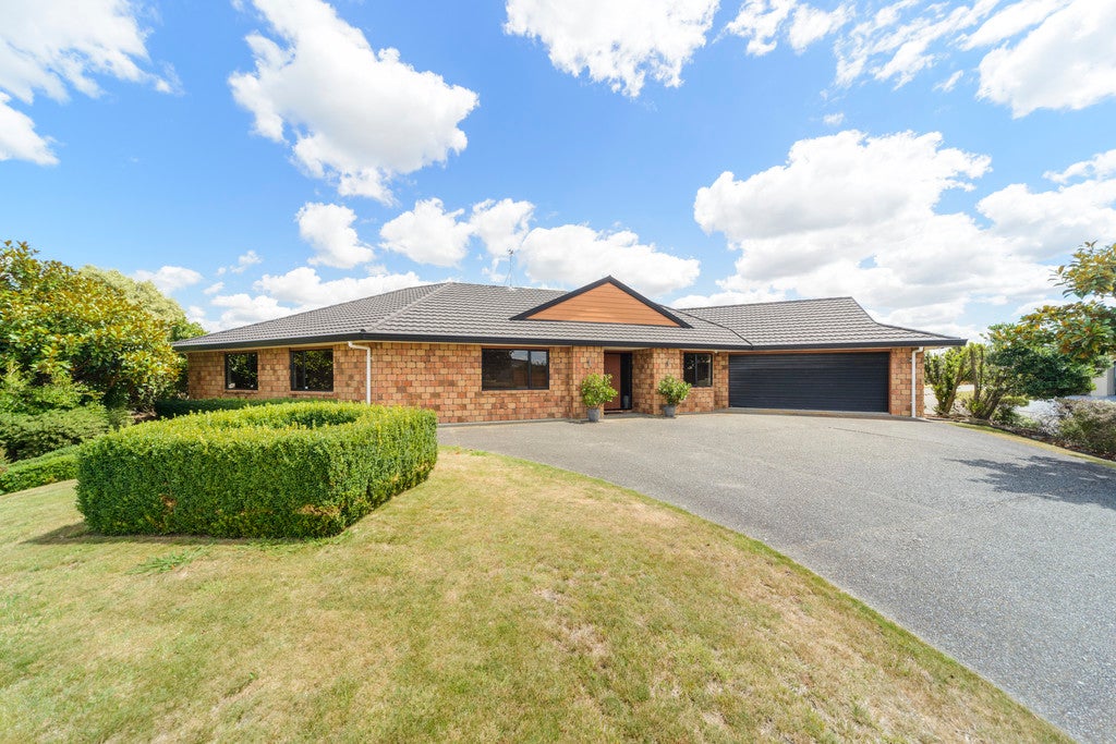 17 Liberty Grove, Kelvin Grove, Palmerston North - Carousel 1