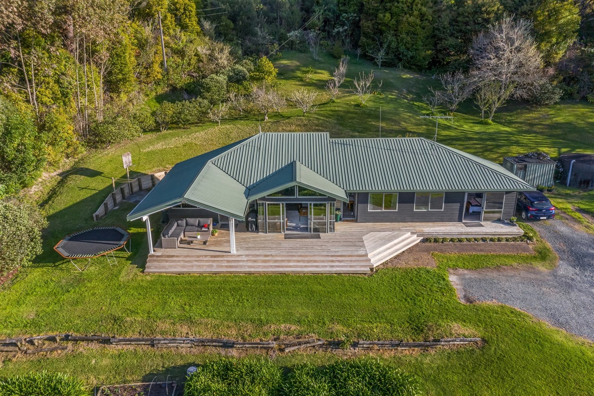 166 Kahikatea Flat Road, Albany - Carousel 1