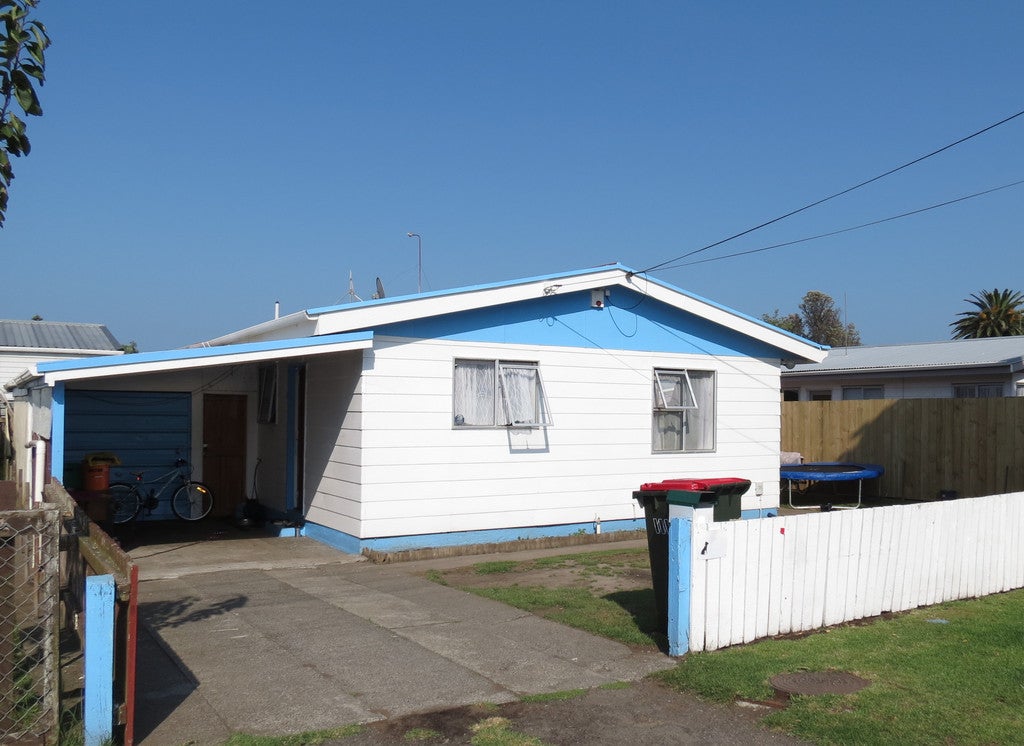37 Thatcher Street, Castlecliff, Whanganui - Carousel 1