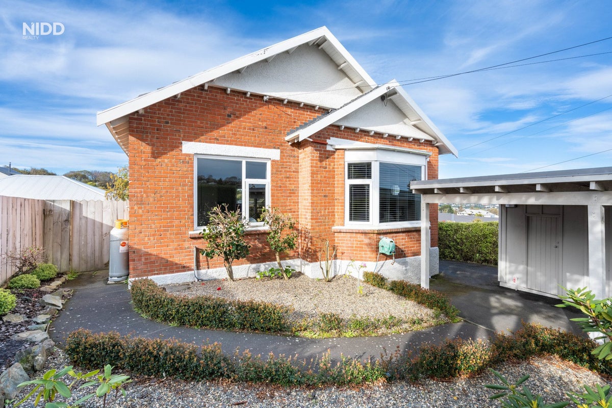 31 Patrick Street, The Glen, Dunedin - Carousel 1