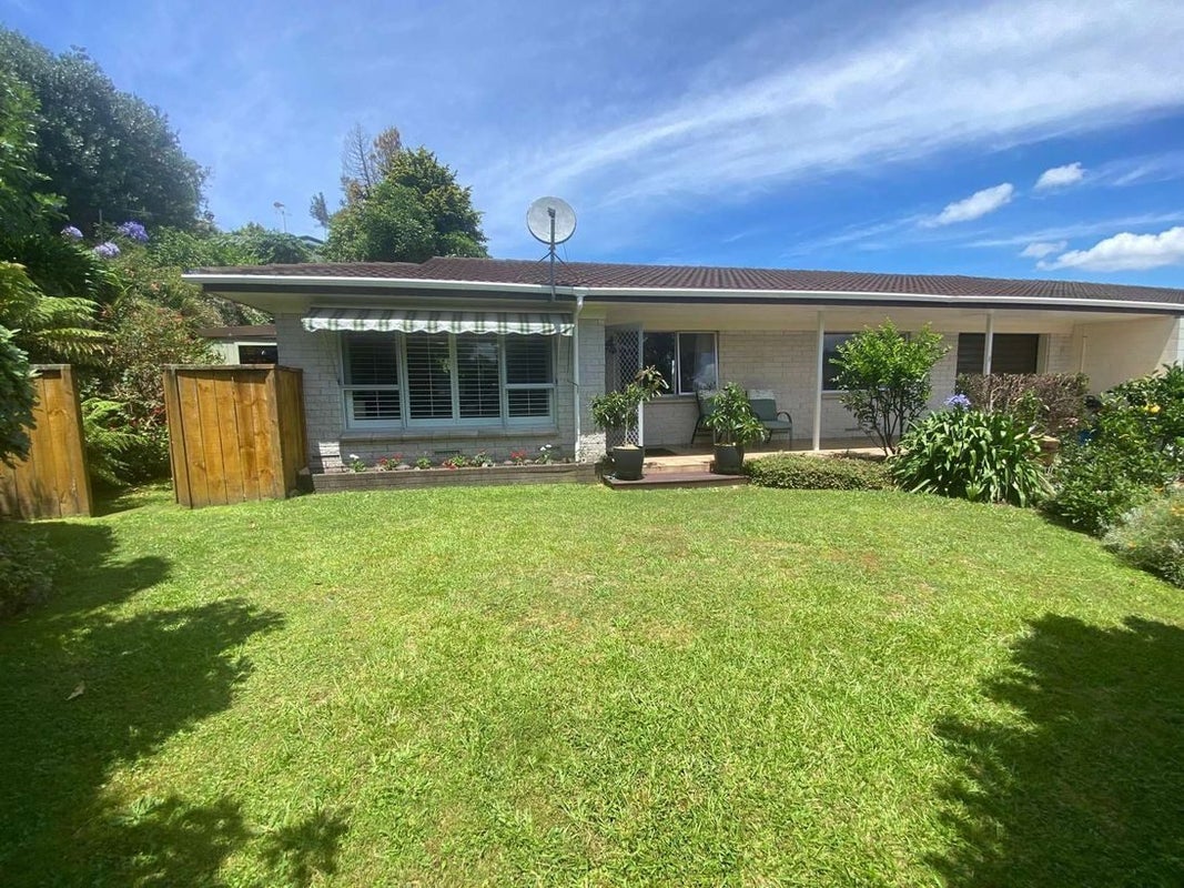 3B Leo Place, Kawaha Point, Rotorua - Carousel 1