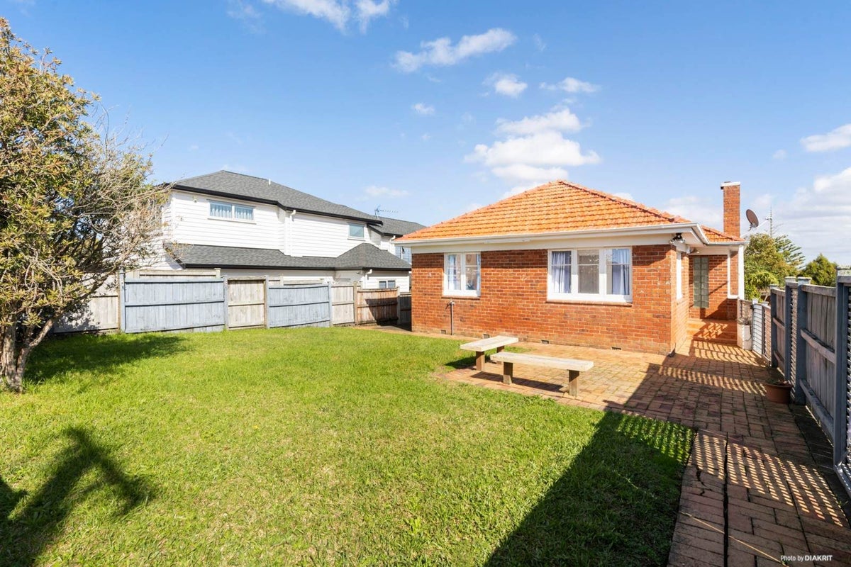 1/49 Oakdale Road, Hillsborough, Auckland - Carousel 1