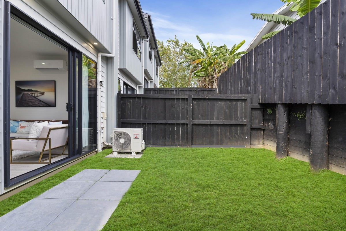24C Lincoln Park Avenue, Massey, Auckland - Carousel 2