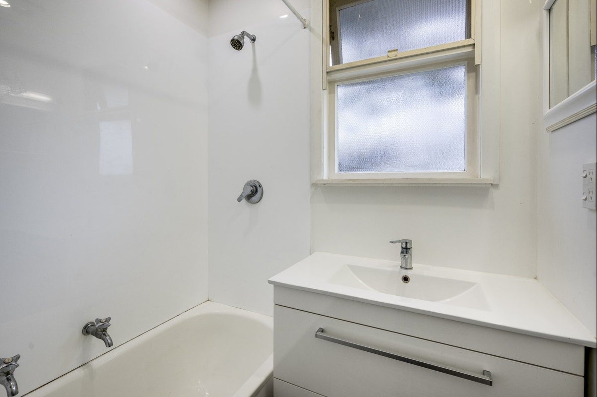 20 Neal Crescent, Onekawa, Napier - Carousel 17