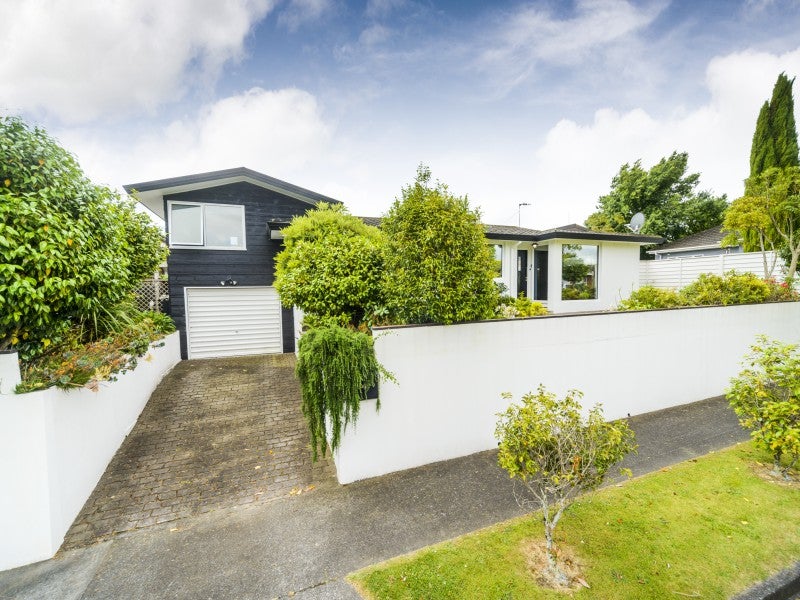 4 Redwood Grove, Hokowhitu, Palmerston North - Carousel 21