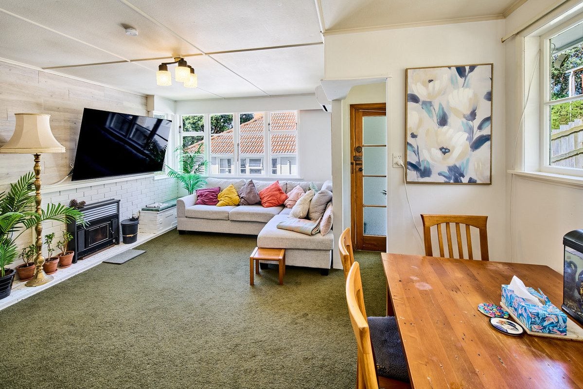 19 Franklyn Road, Tawa, Wellington - Carousel 2