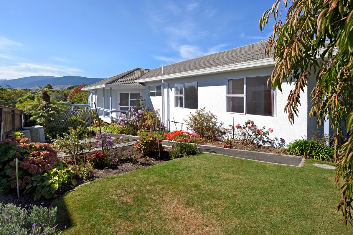 32 Washbourn Drive, Richmond - Carousel 2