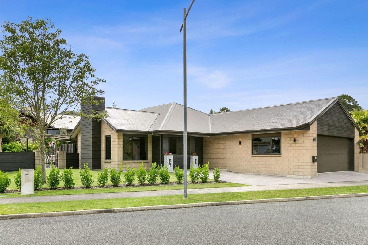 11 Fernbrook Drive, Hurworth, New Plymouth  - Carousel 1