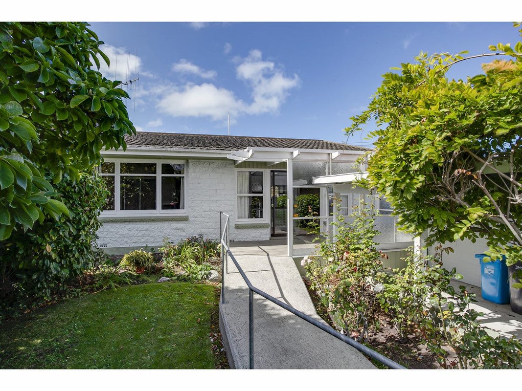 2/4 Cain Street, Parkside, Timaru - Carousel 1