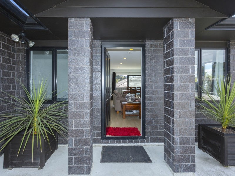 11 Greenstone Grove, Brown Owl, Upper Hutt - Carousel 2
