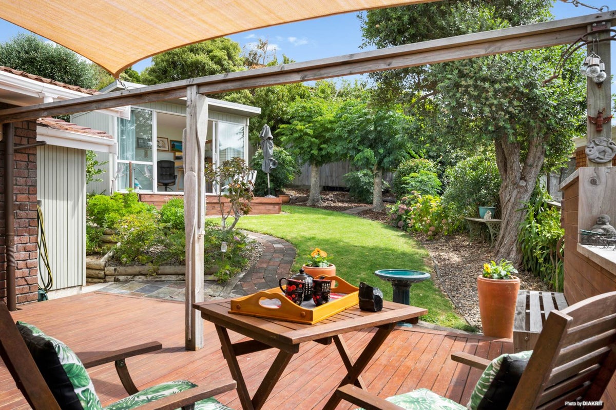 10 Lastel Place, Shelly Park, Auckland - Carousel 2