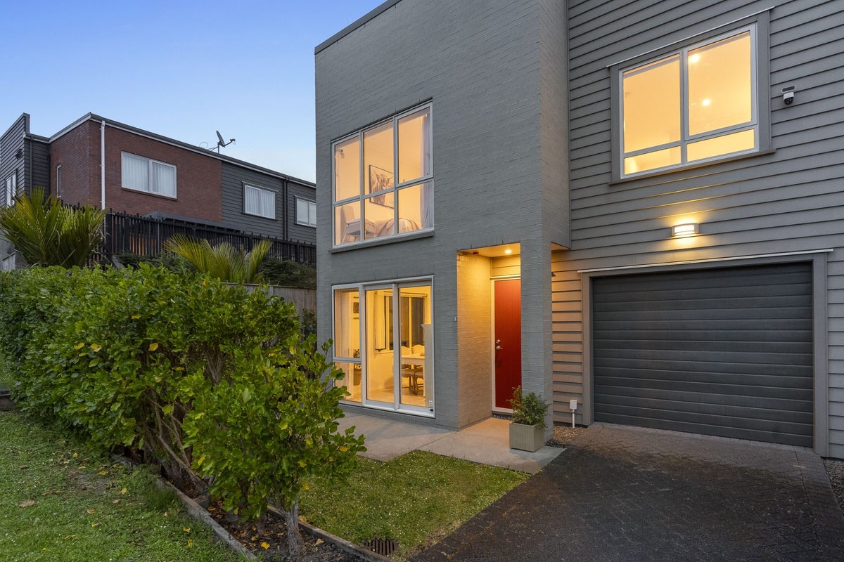 1 Mahinga Lane, Massey, Waitakere City, Auckland - Carousel 1