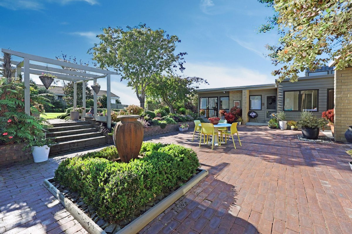11 Leven Street, South Hill, Oamaru - Carousel 2