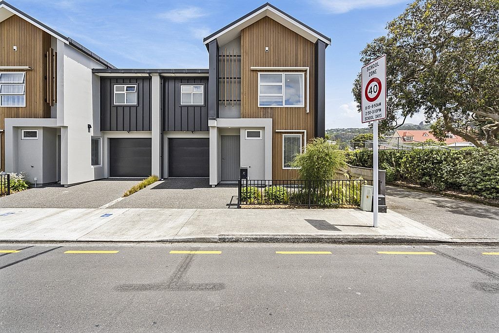 7C Bloomfield TCE, Hutt Central, Lower Hutt - Carousel 1