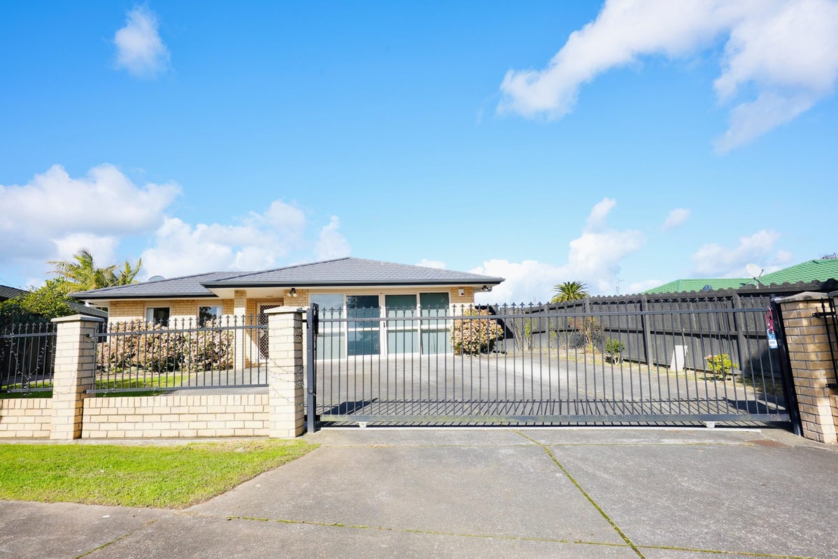 3 Gretton Court, Flat Bush, Auckland - Carousel 2