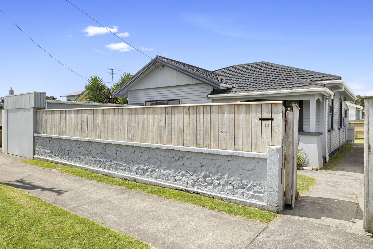 11 French Street, Moturoa, New Plymouth - Carousel 15