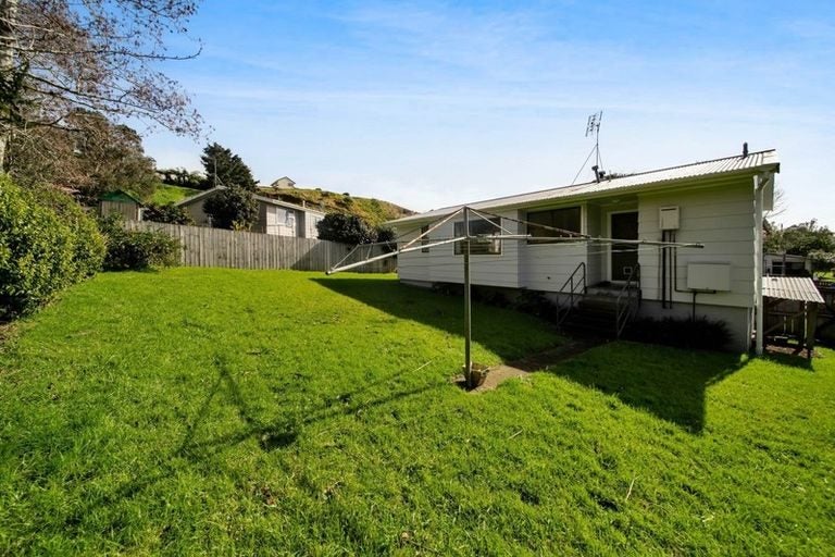 9 Elgin Grove, Merrilands, New Plymouth - Carousel 16