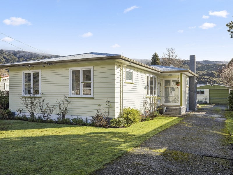 68 Peel Place, Wainuiomata, Lower Hutt - Carousel 1