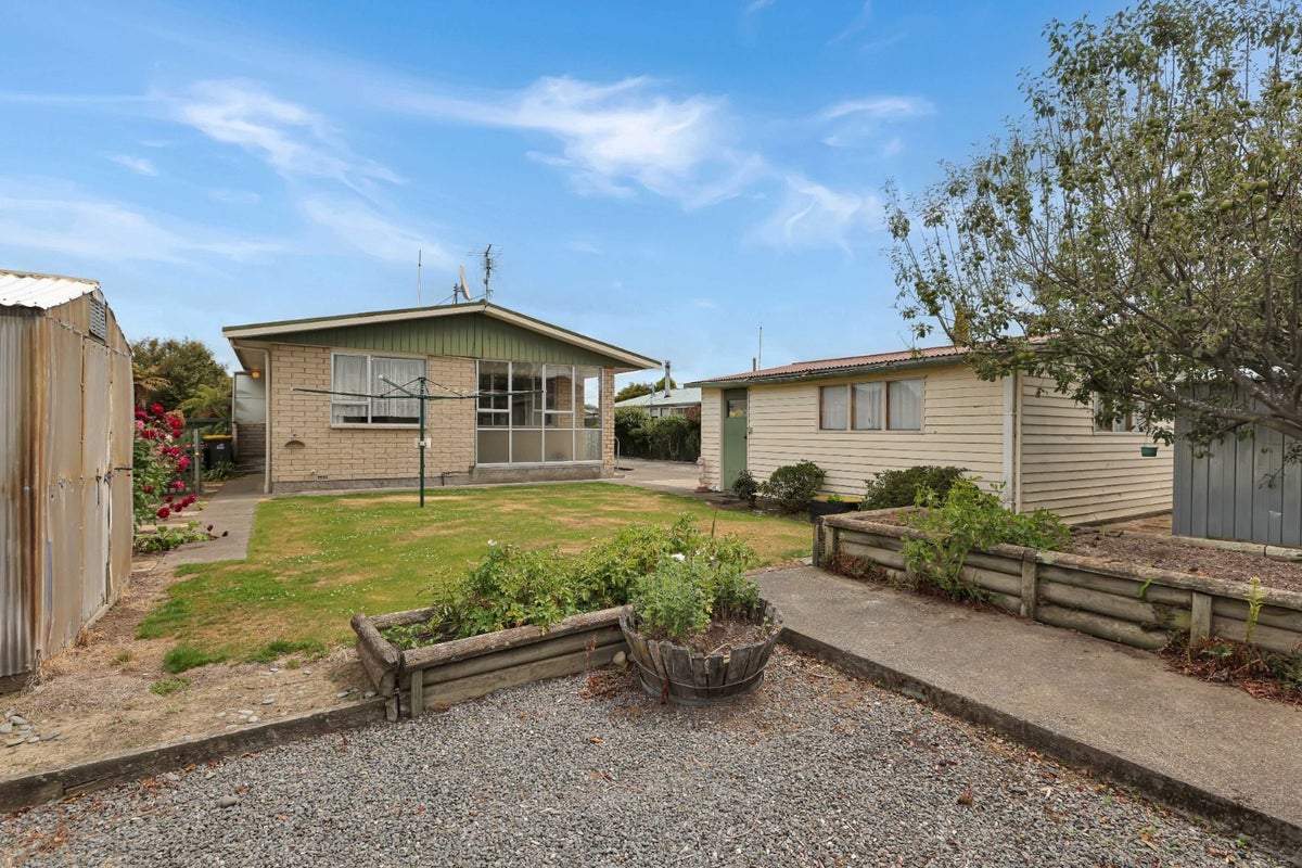 28 Churchill Avenue, Allenton, Ashburton - Carousel 27