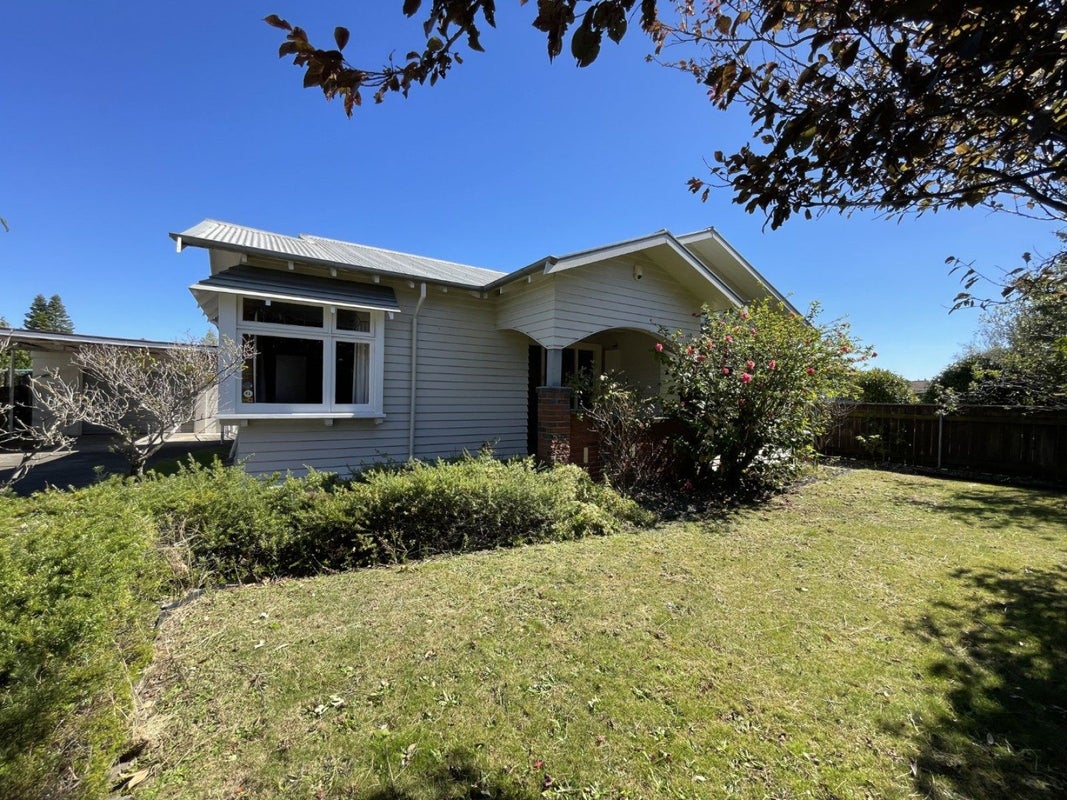 19 Karamu Avenue, Takaro, Palmerston North - Carousel 1