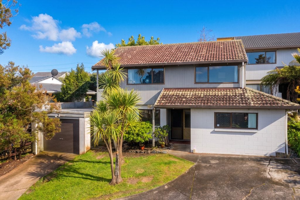1/33 Edgeworth Road, Glenfield, Auckland - Carousel 1