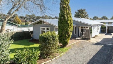 12 Huia Avenue, Forest Lake, Hamilton - Carousel 1