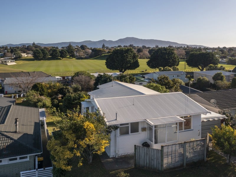 17 Kiwi Road, Raumati Beach, Paraparaumu - Carousel 1