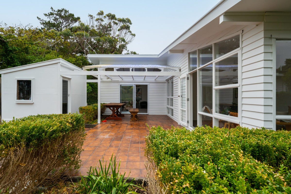 5 Chudleigh Grove, Churton Park, Wellington - Carousel 1