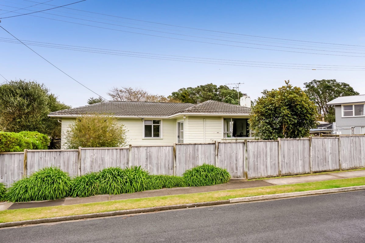 4 Belair Avenue, Blagdon, New Plymouth - Carousel 24