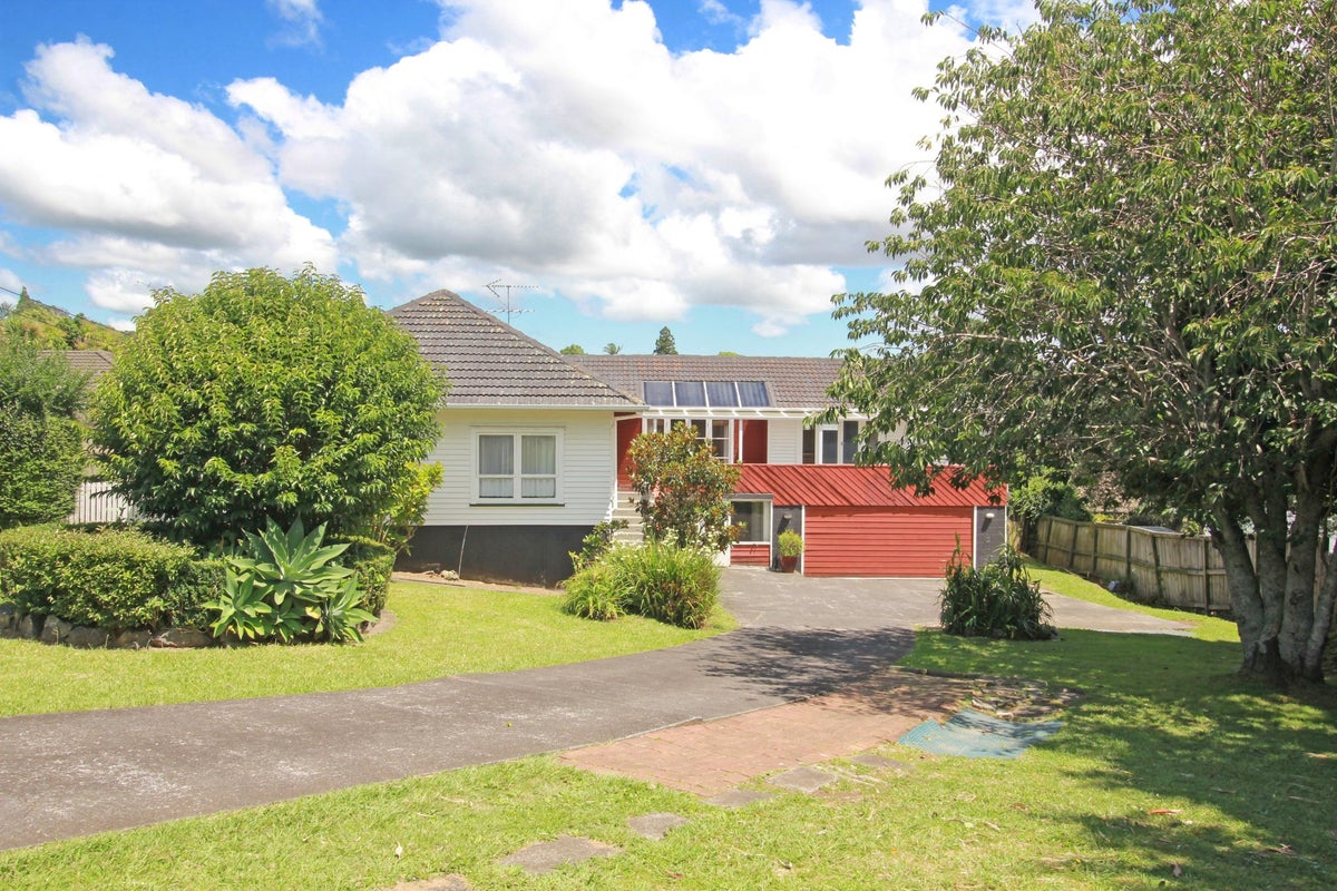 32 Baird Street, Howick, Auckland - Carousel 1