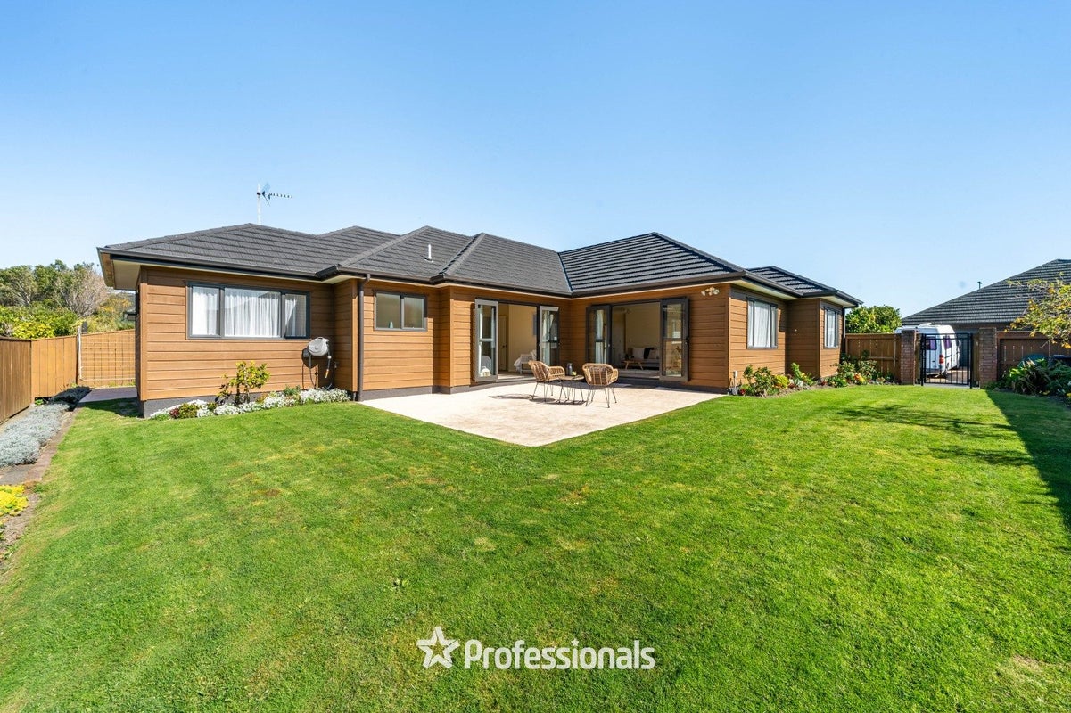 33 Moana Grove, Waiwhetu, Lower Hutt - Carousel 1