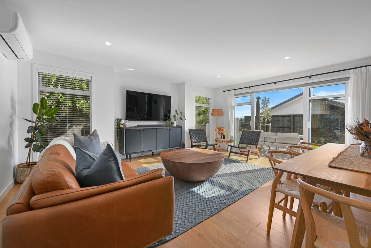 2/10 Gallants Place, Flagstaff, Hamilton - Carousel 2